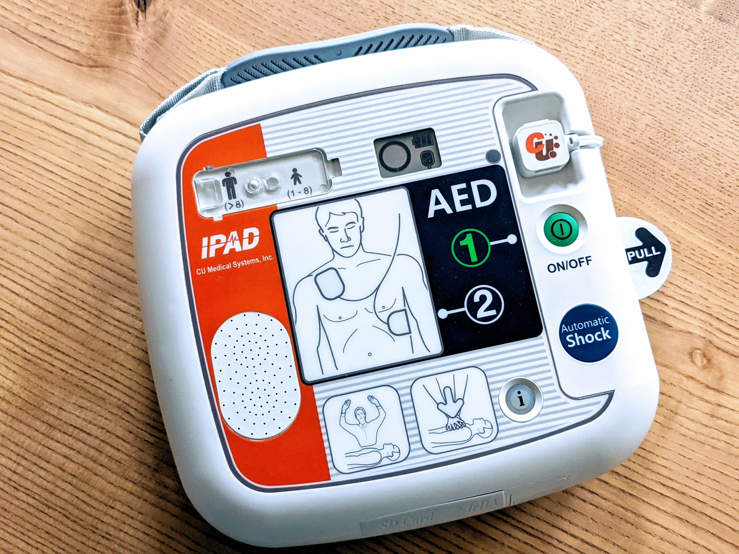 Wie funktioniert ein Automatisierter Externer Defibrillator (AED)?